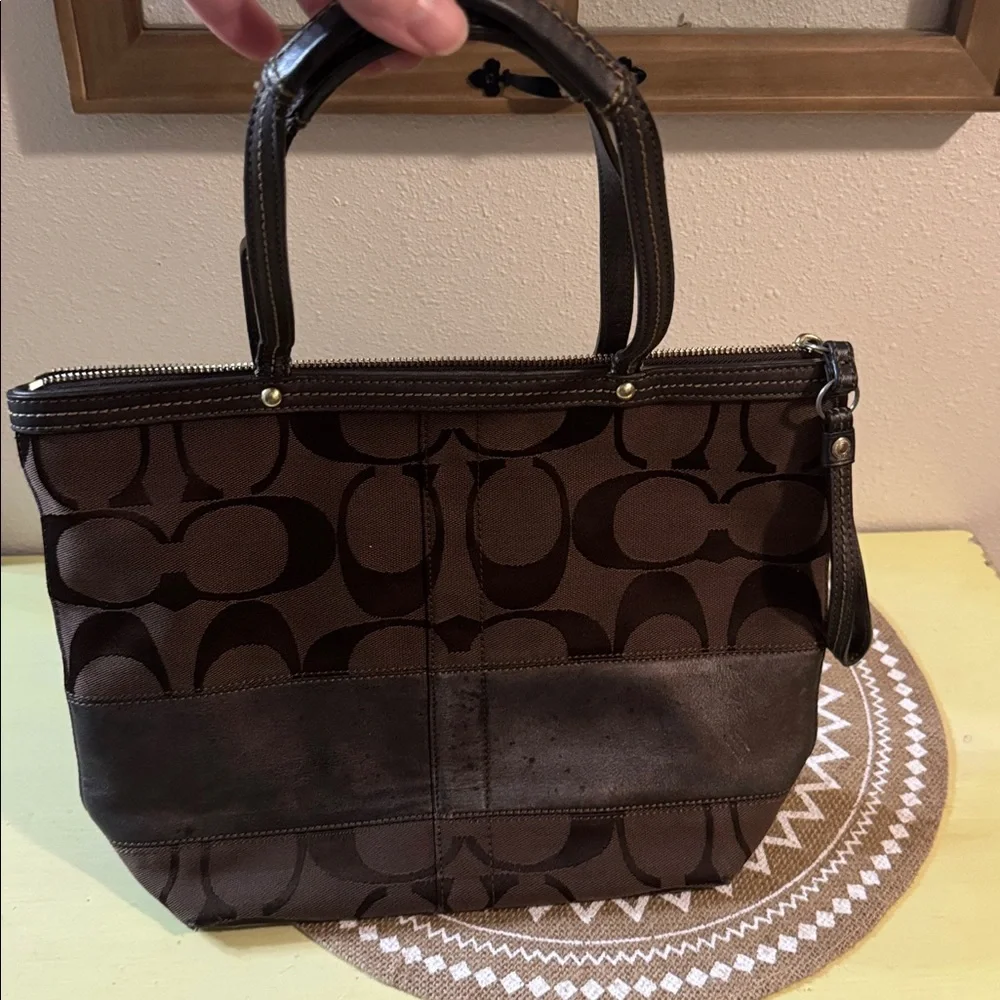 Coach Patterned Tote Bag with zipper - Picture 3 of 17